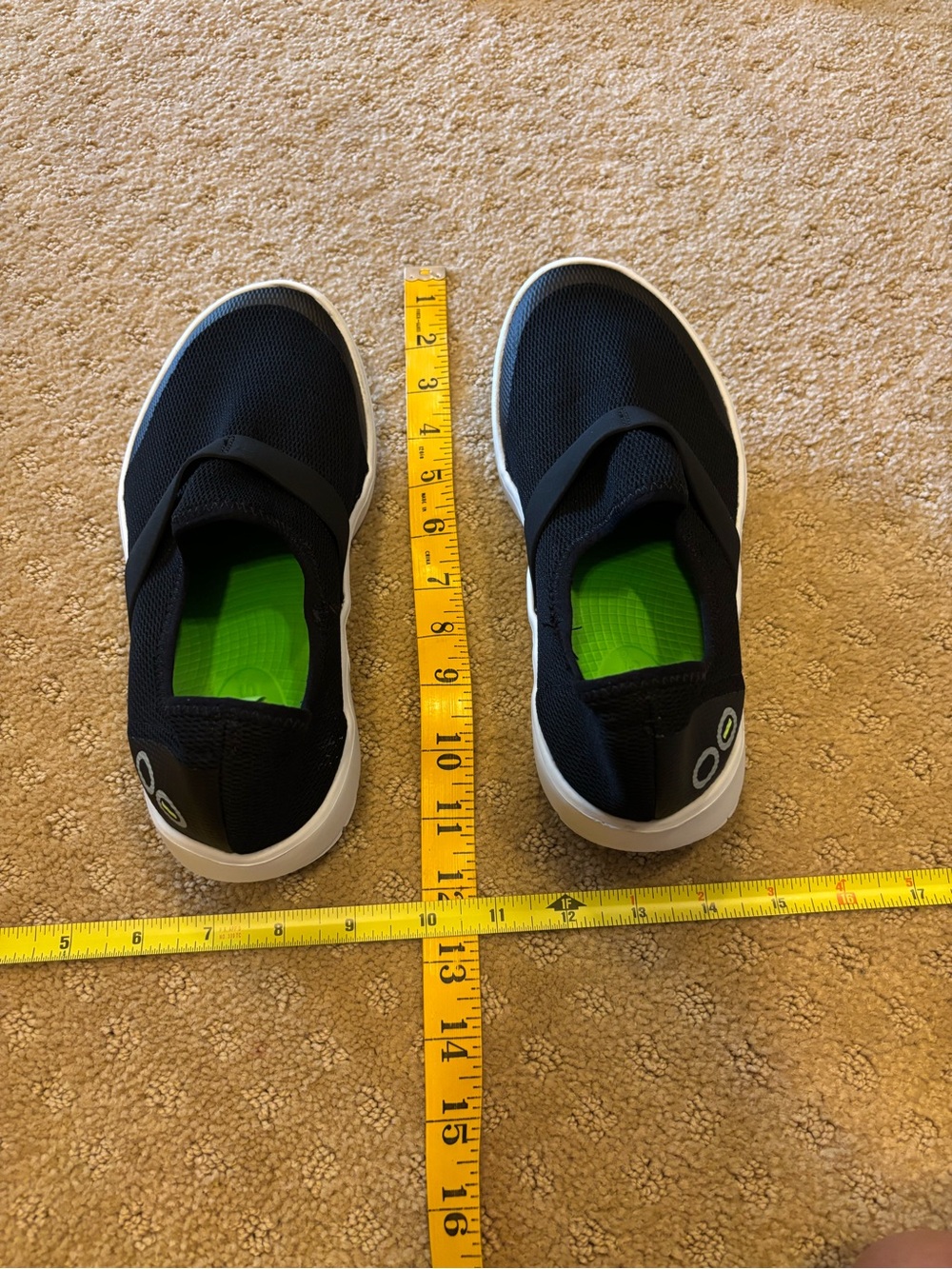 Women’s OOFOS Sz 7 Slip-On Walking Shoes - Black/White planter fasciitis Healing